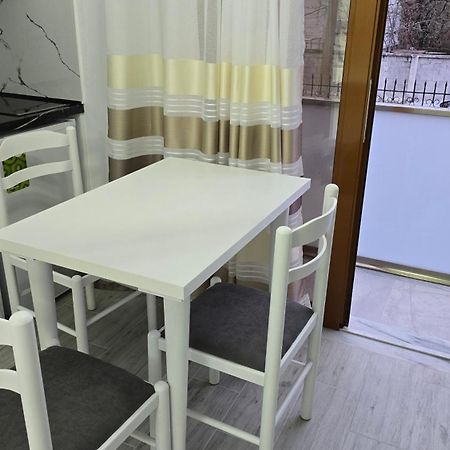 Guest House Pogradeci Ngoại thất bức ảnh